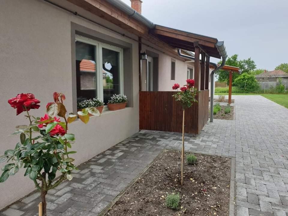 Kajari Apartmanhaz Balatonfőkajár Zewnętrze zdjęcie