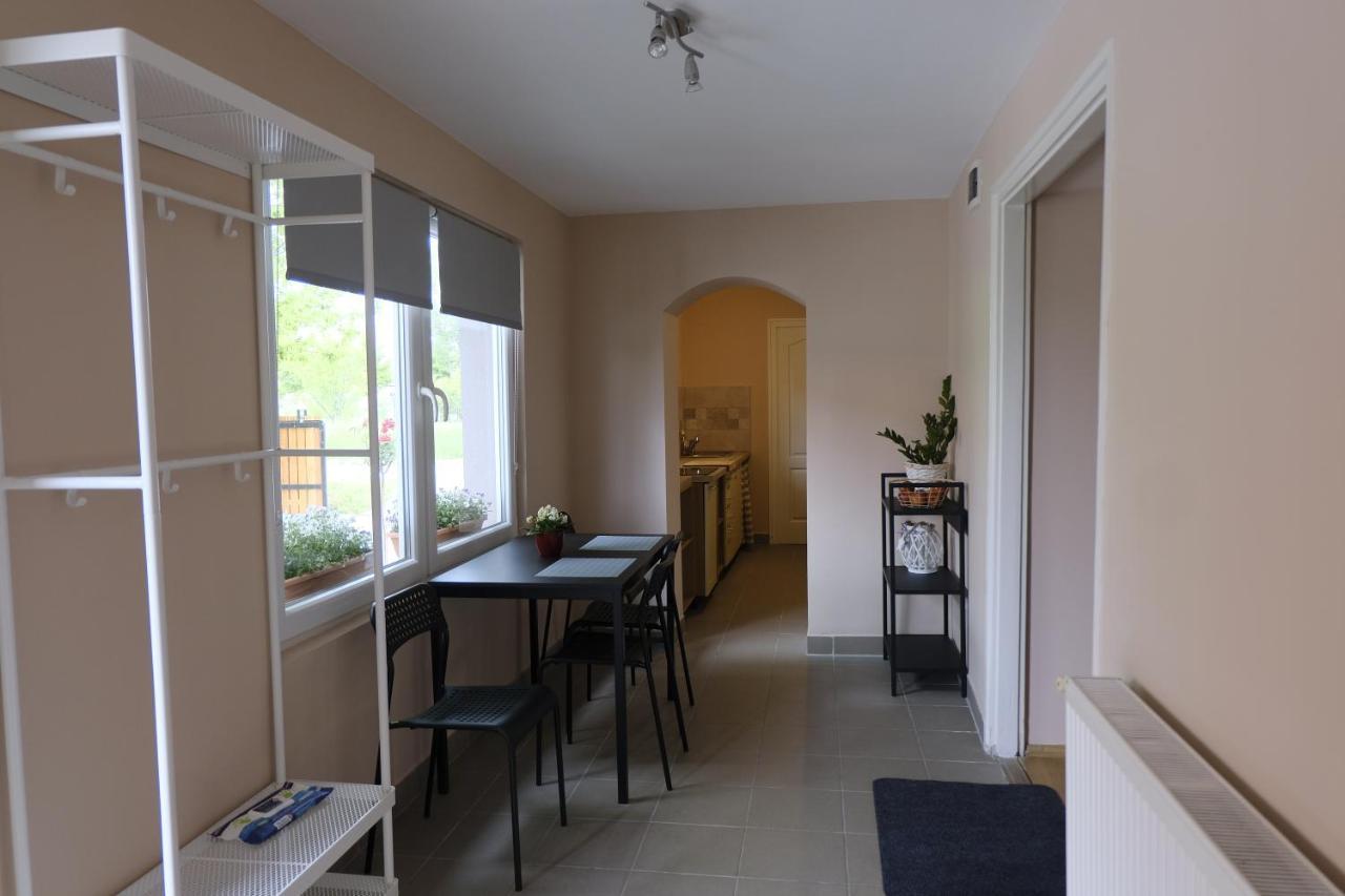 Kajari Apartmanhaz Balatonfőkajár Zewnętrze zdjęcie
