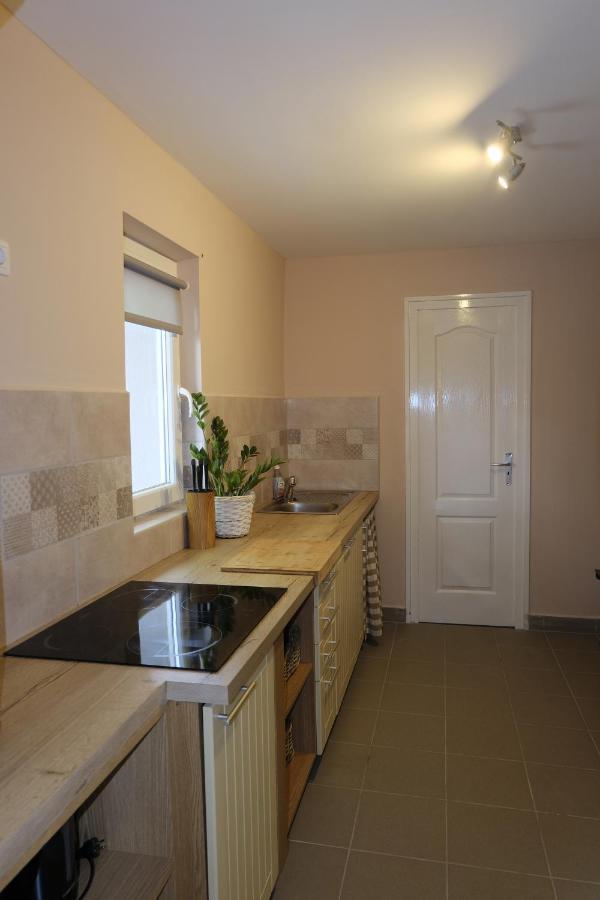 Kajari Apartmanhaz Balatonfőkajár Zewnętrze zdjęcie
