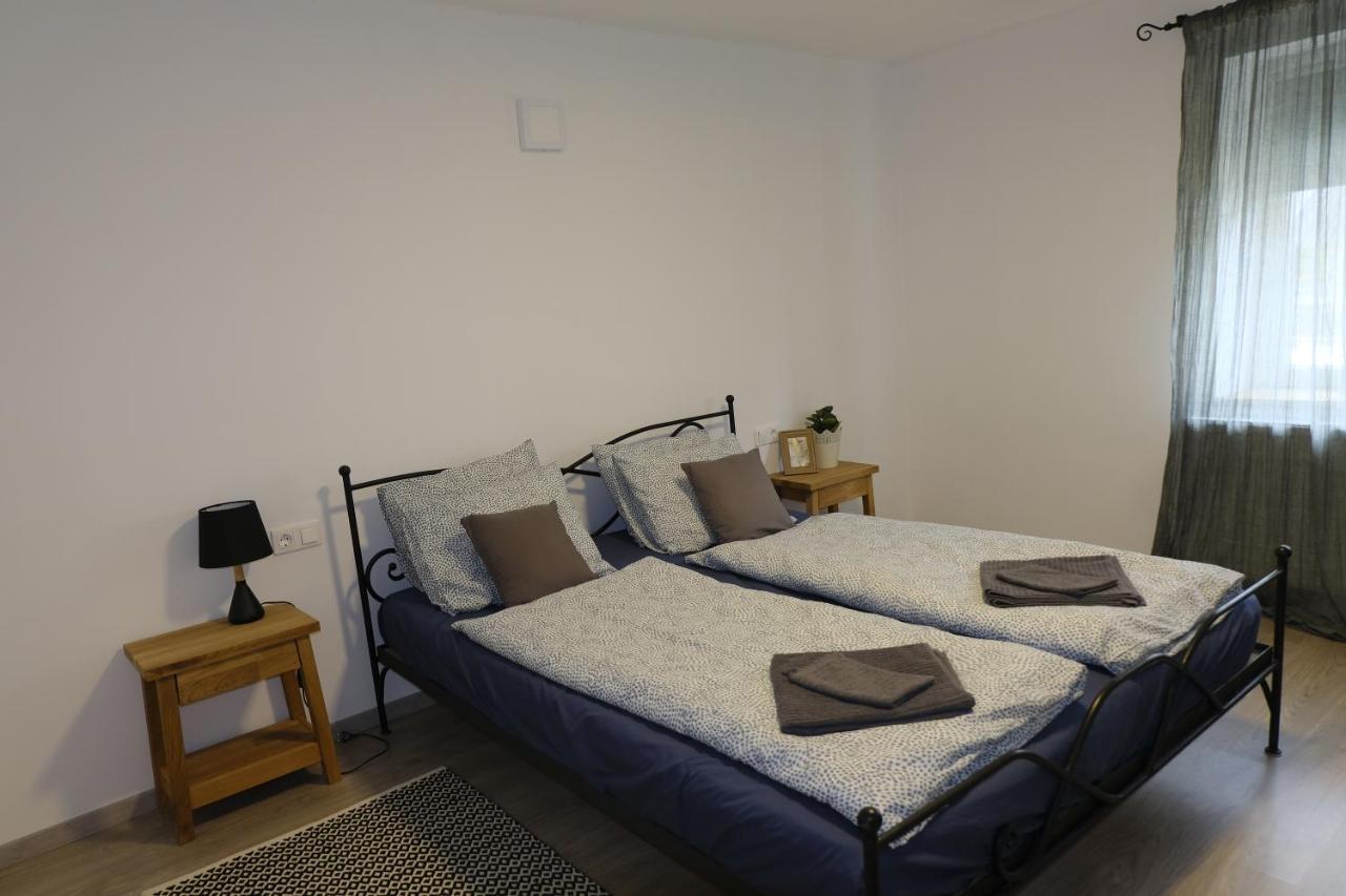 Kajari Apartmanhaz Balatonfőkajár Zewnętrze zdjęcie